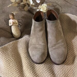 EUC SAM EDELMAN suede ankle, zip up boots.👢Short wood heel. Size Women’s 7.5